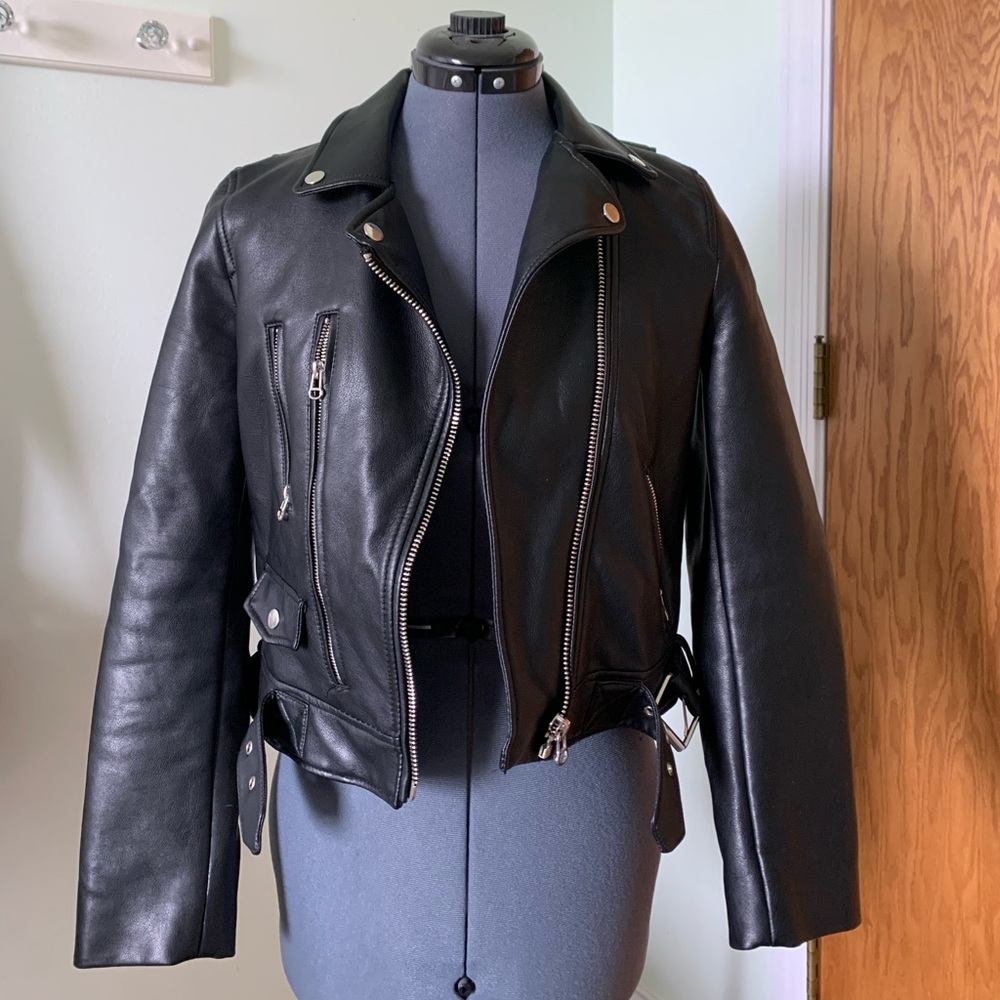 Zara faux leather jacket 🖤